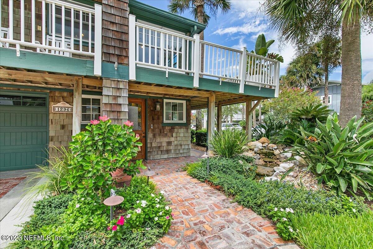 1296 BEACH Avenue