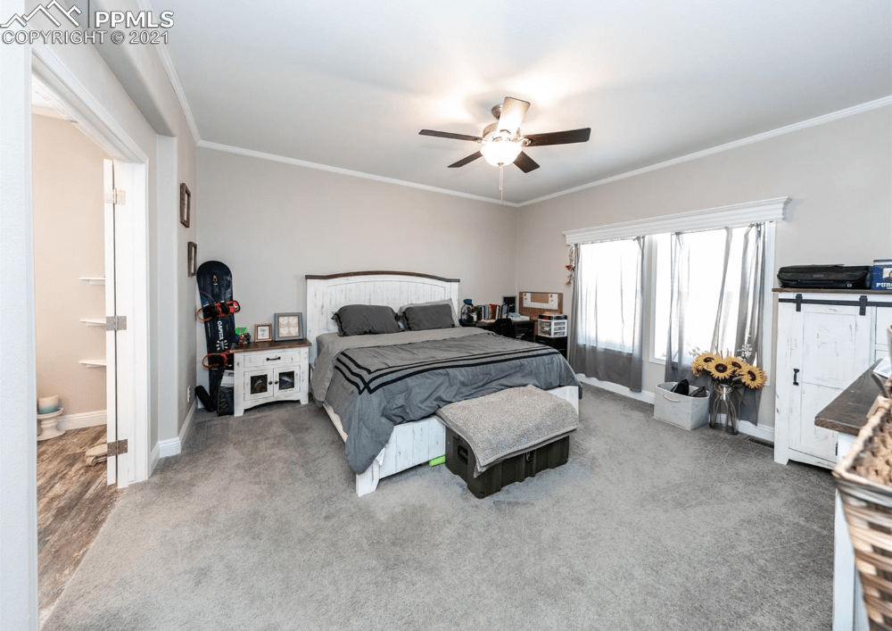 6160 Henderson LN