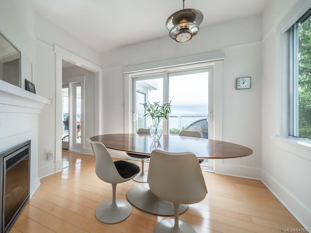 207 Beach Dr