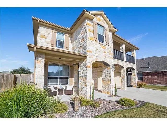2812 Angelina Dr