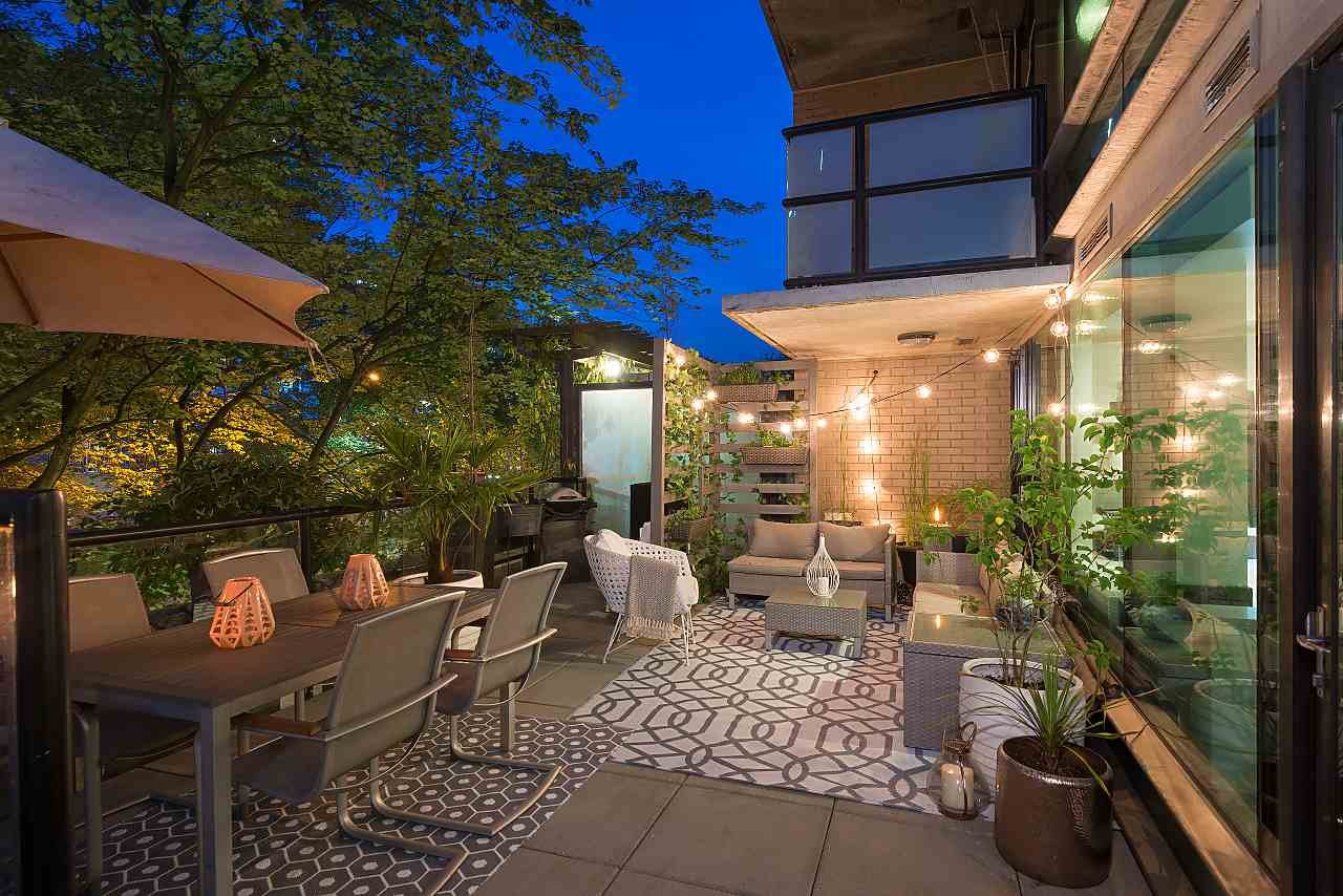 202-1003 Burnaby St