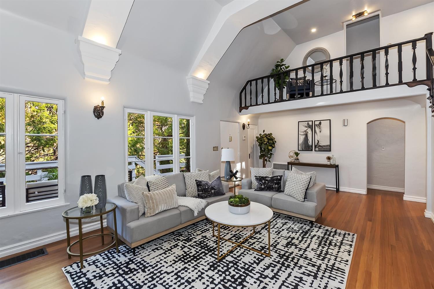 323 Sunset Dr
