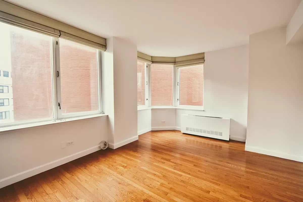 500 West 43rd Street Unit: 4K