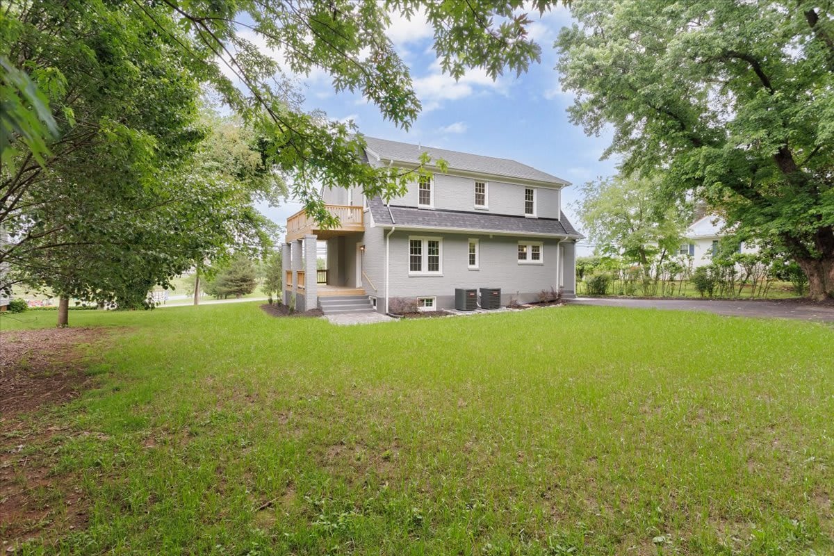 852 Roanoke BLVD