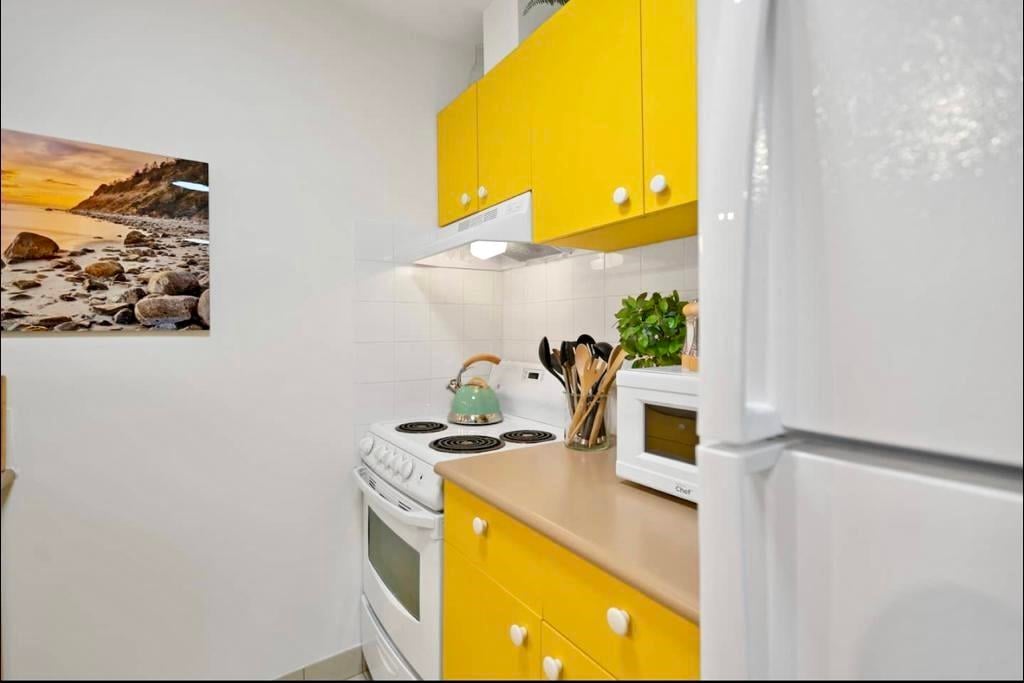 303-2458 York Ave Ave