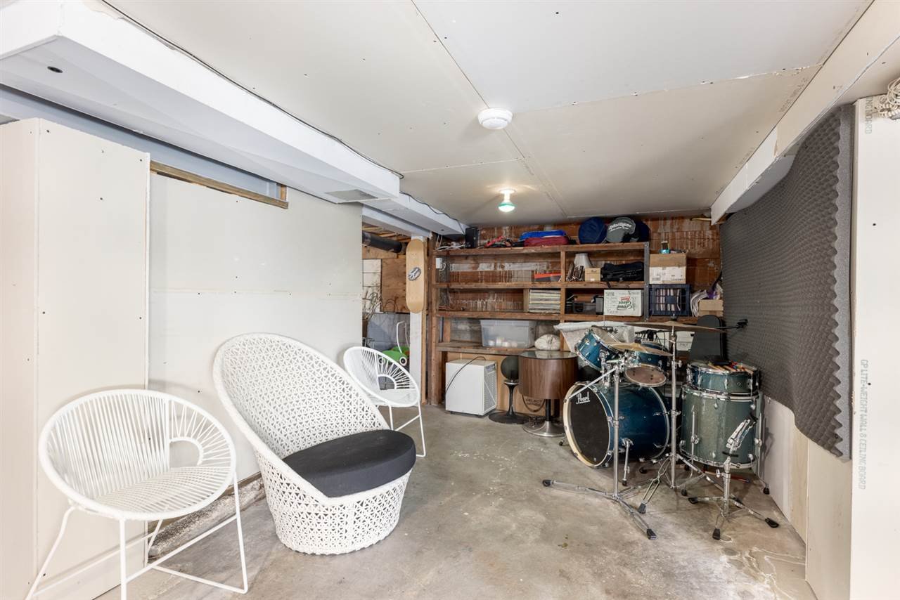 4652 Strathcona Rd