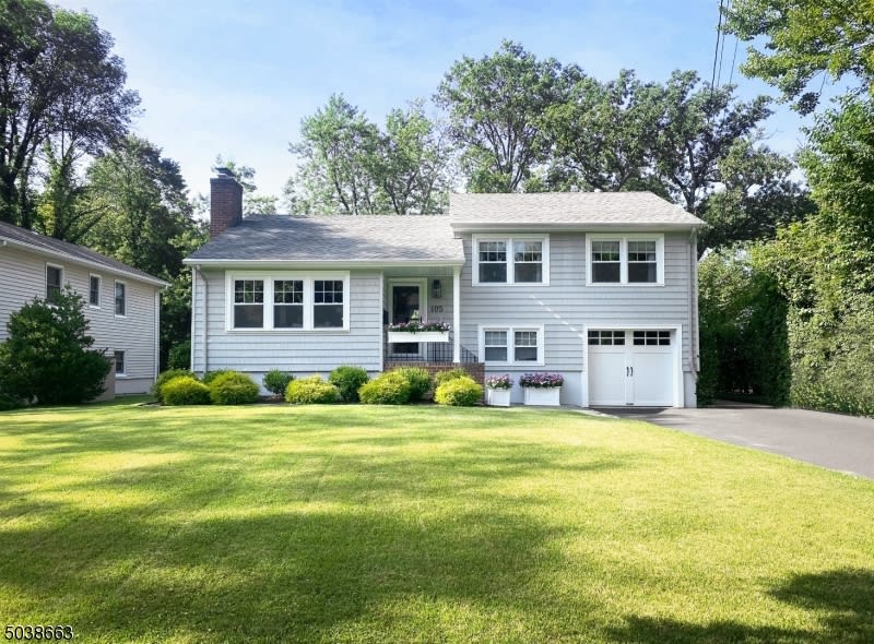 105 KENT PLACE BLVD