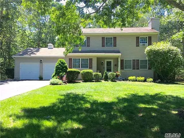 41 E Pond Ln