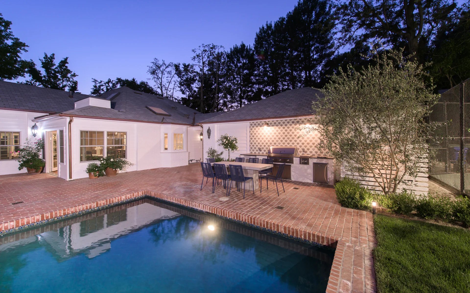 3114 Abington Dr