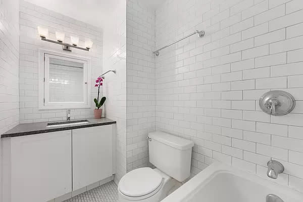 250 Mercer Street, #D701