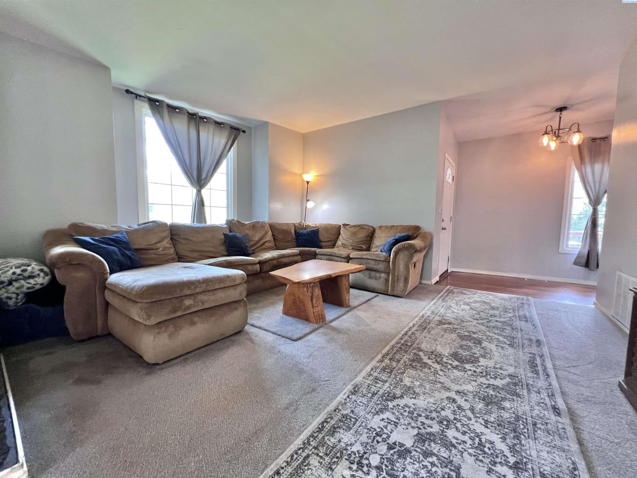 103 N 7th St
