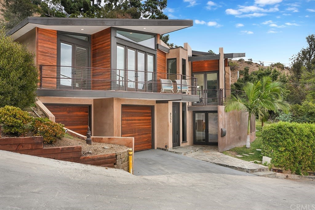 8555 Ridpath Drive