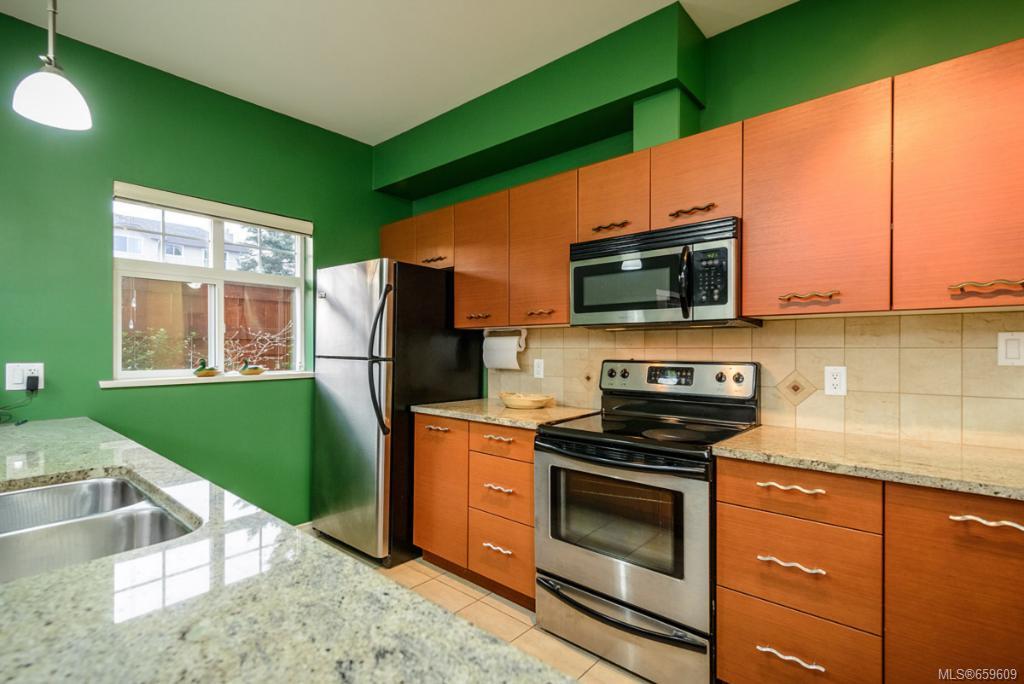 101-2380 Brethour Ave, Sidney