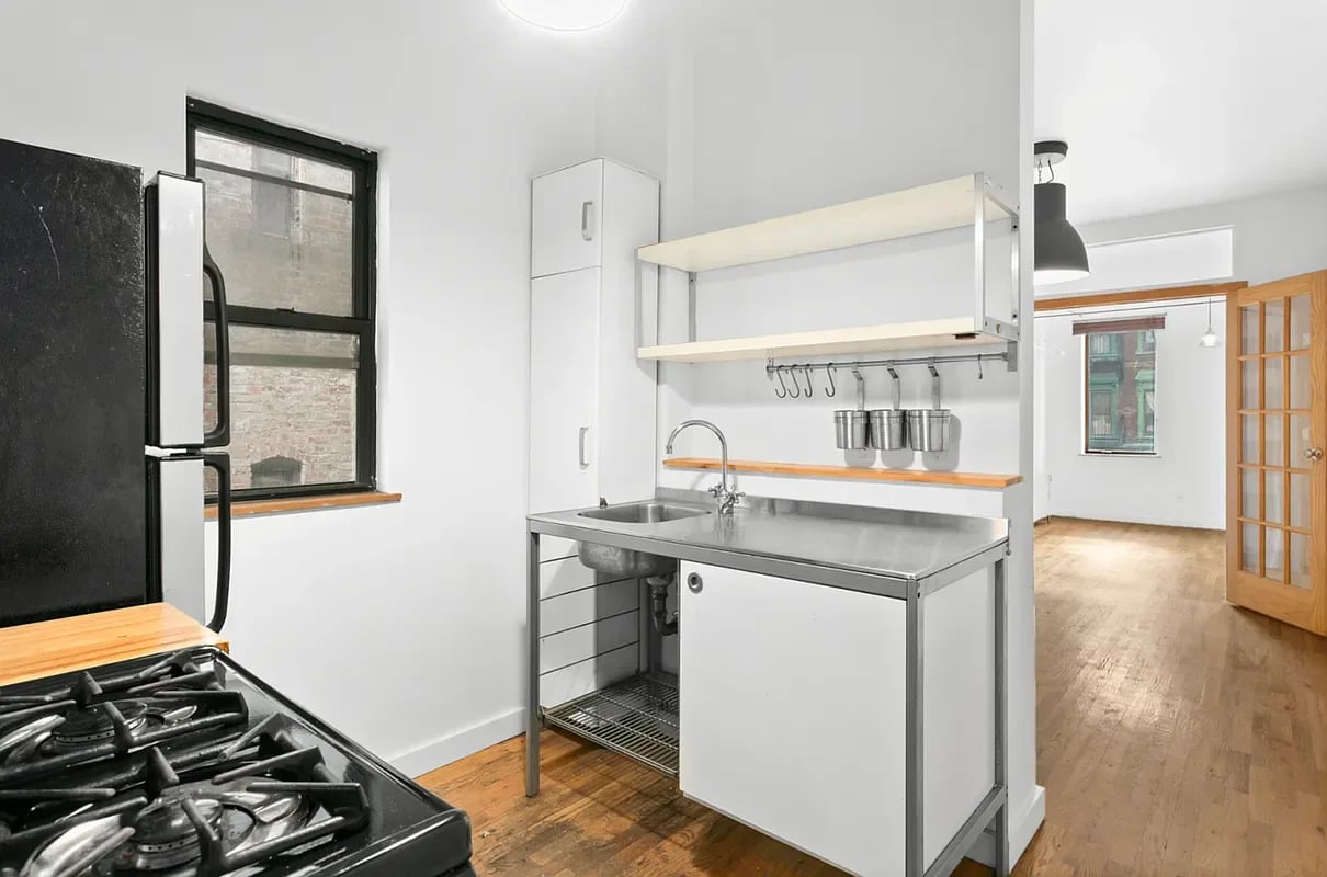 163 Montrose Avenue Unit: 3R