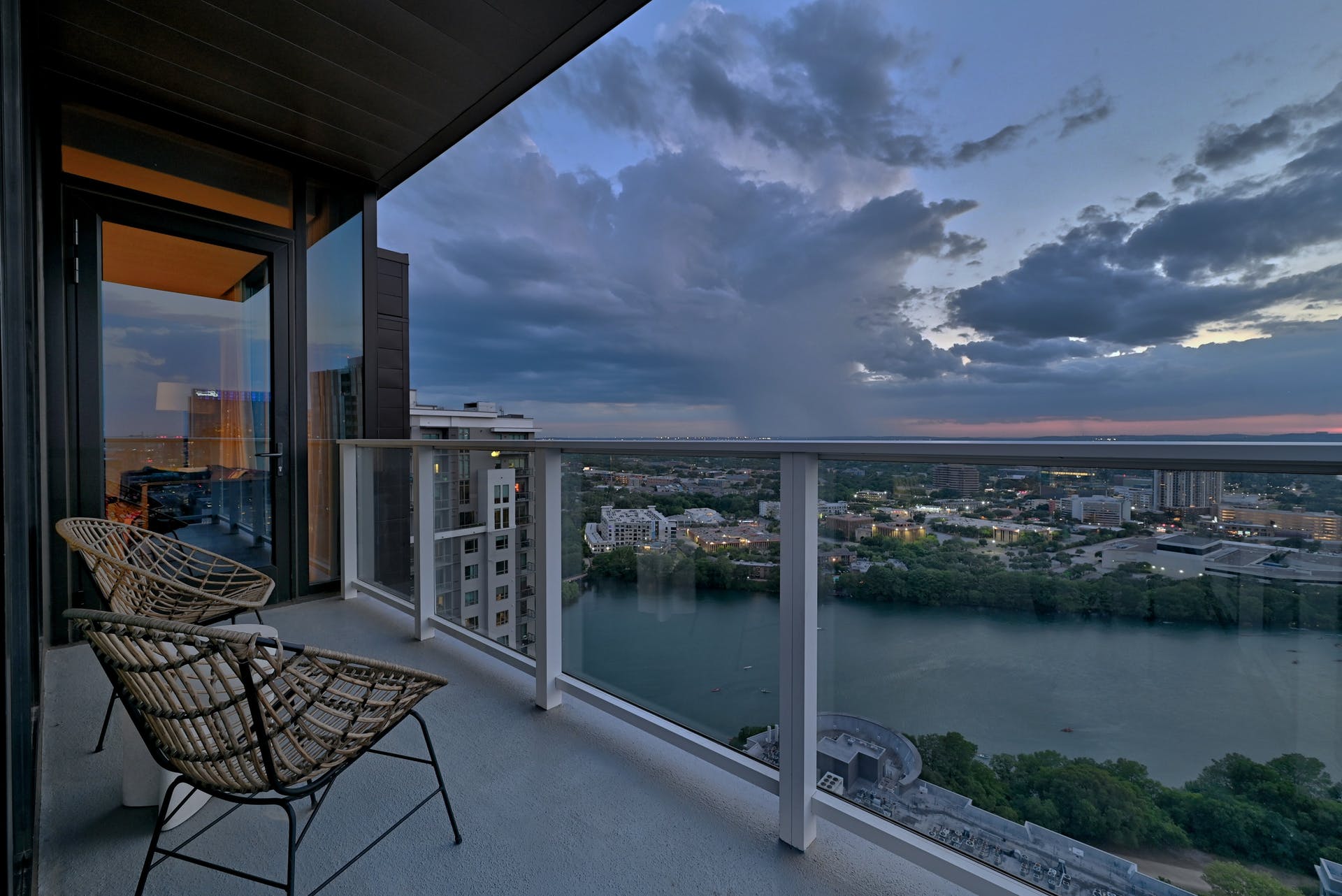 48 East Avenue #3201