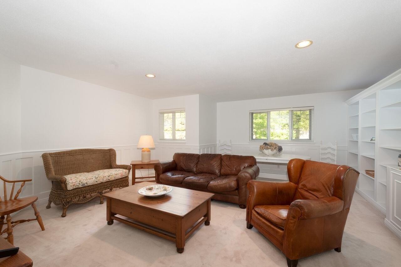 15 Beach Dr