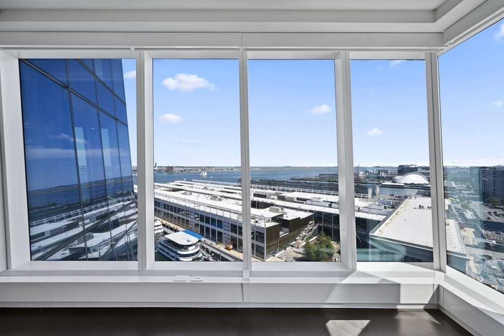 150 Seaport Blvd #16E