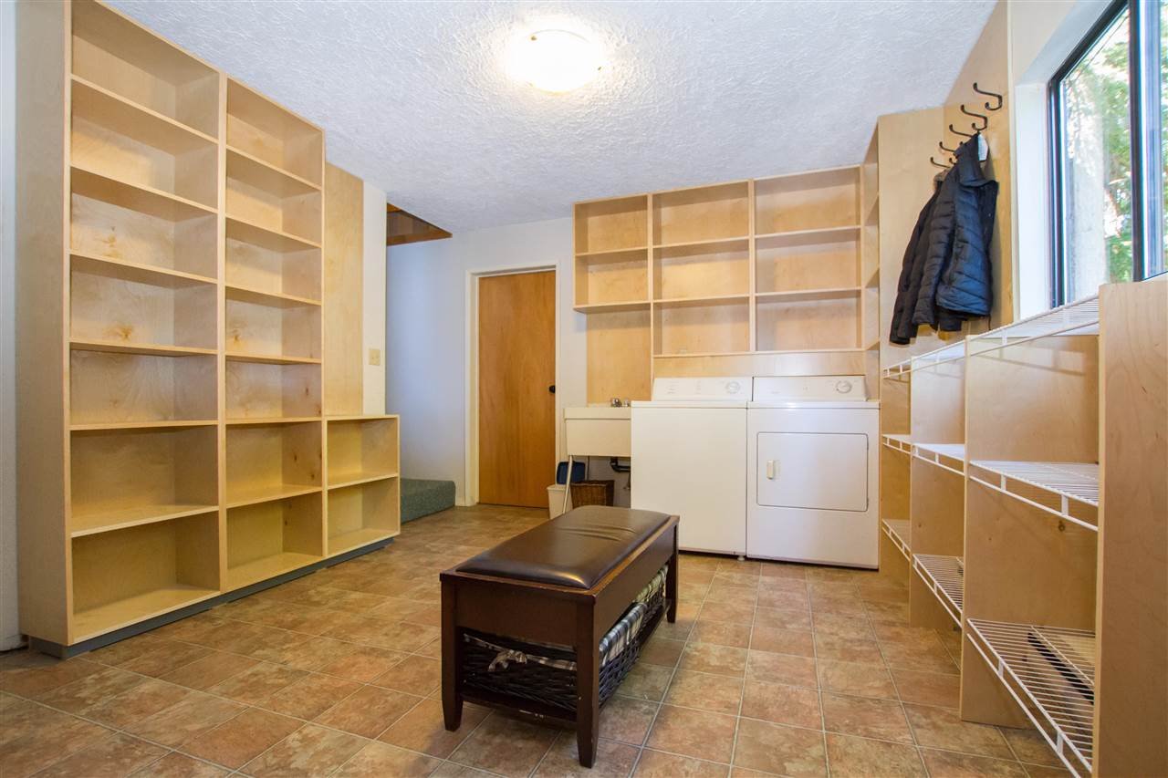 8123 Alpine Wy