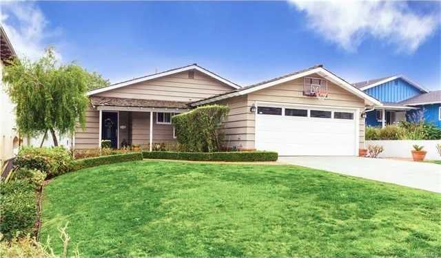 712 N Poinsettia Avenue