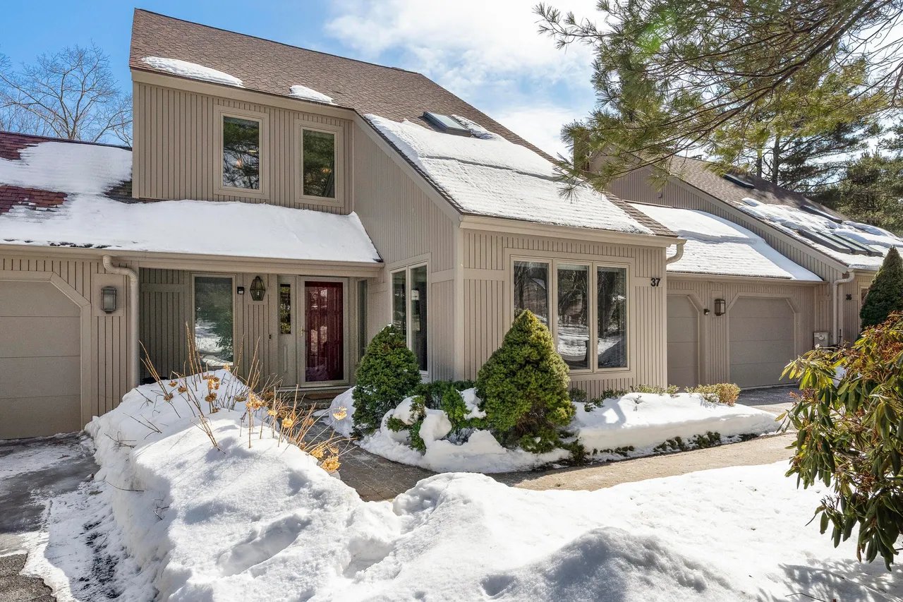 New Listing: 37 Wildwood Drive, 37, Cape Elizabeth, ME 04107 – $799,000