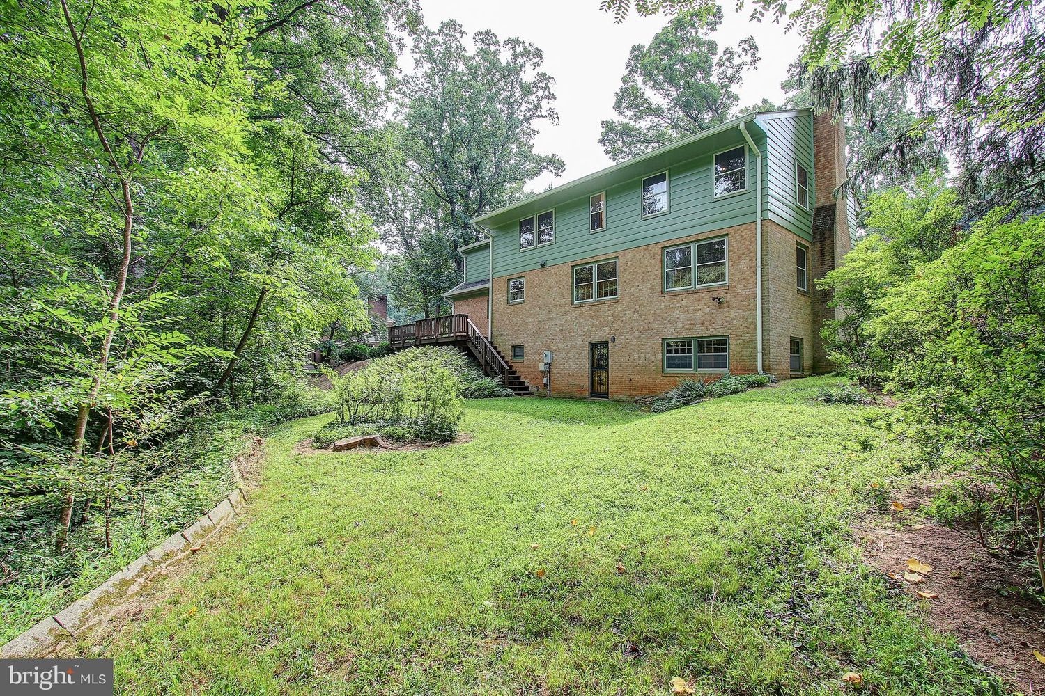1552 Forest Villa Ln