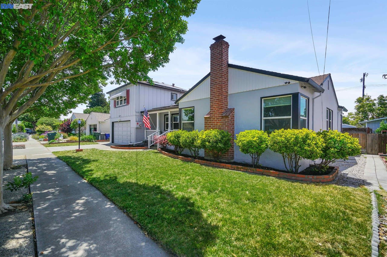 165 Bradhoff Ave