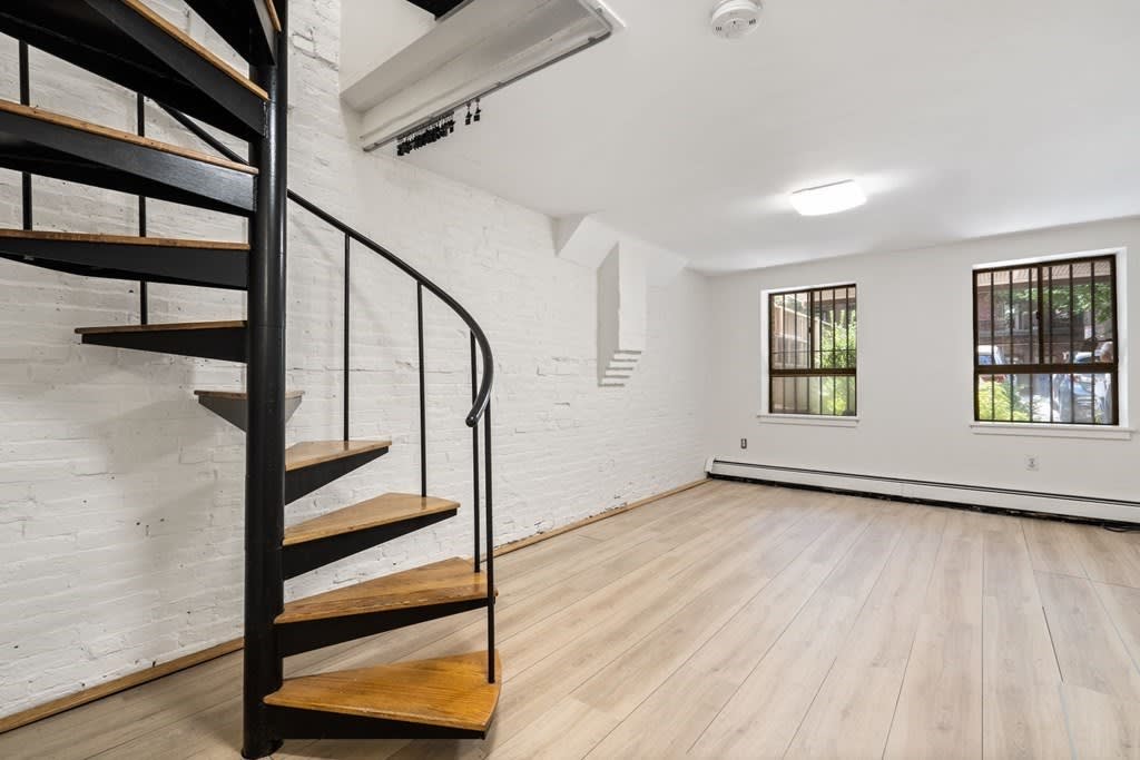 24 Braddock Park, #1