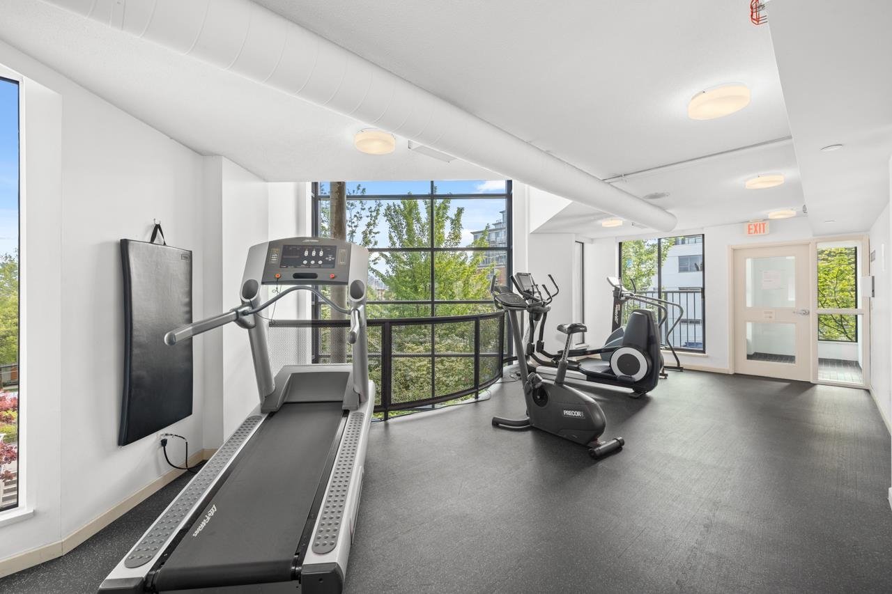 405-1633 W 8th Ave