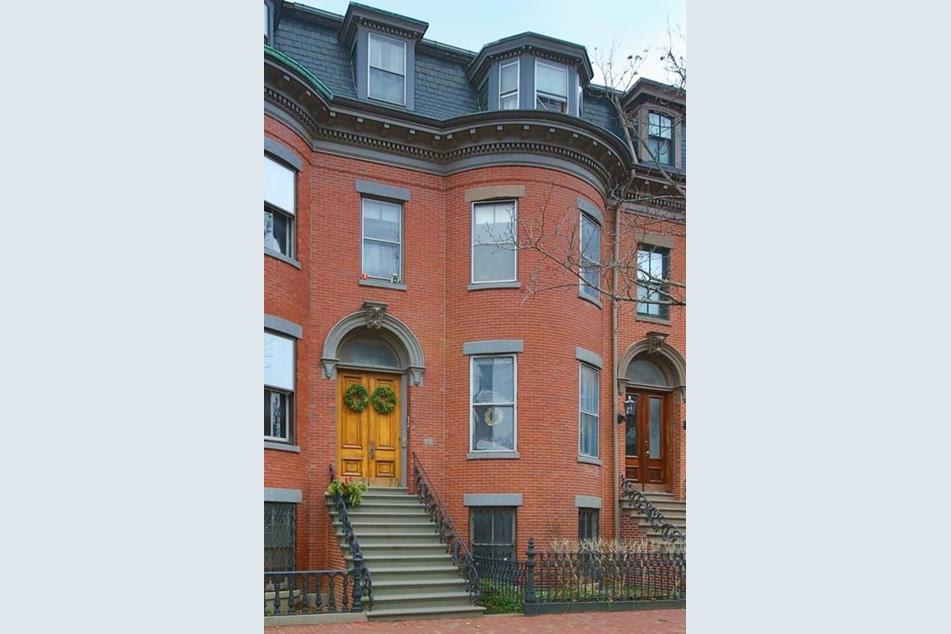 160 W Canton St