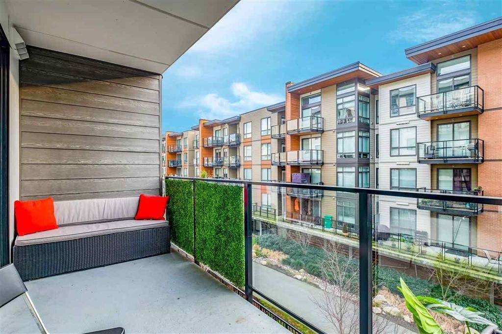 209-725 Marine Dr