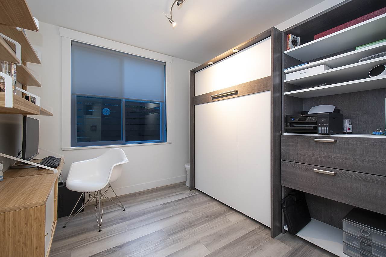 1140 W 17 St