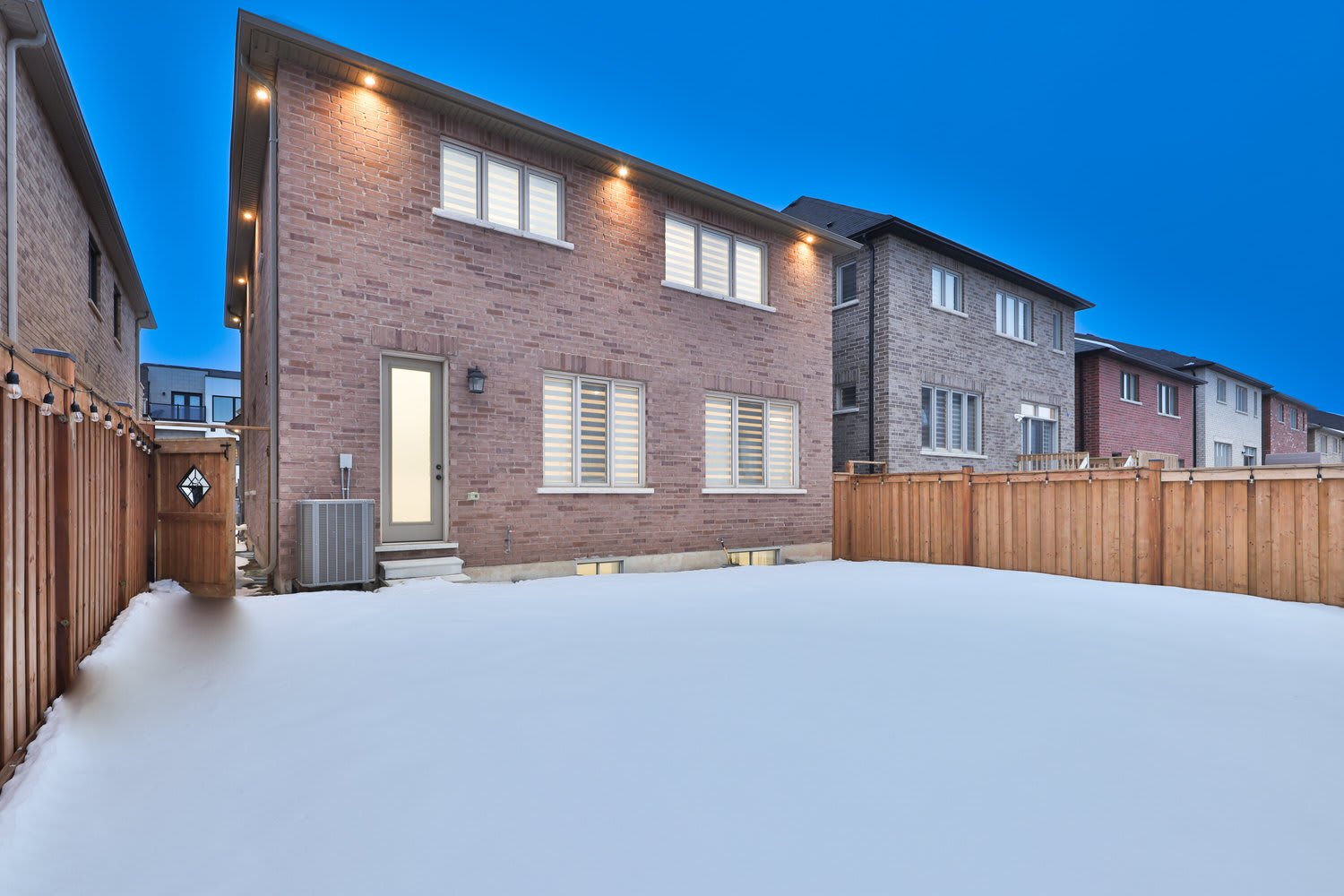 1320 CLARRIAGE Court, Milton