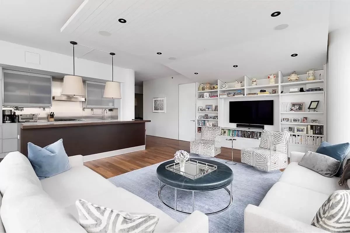 8 Union Sq S #6A