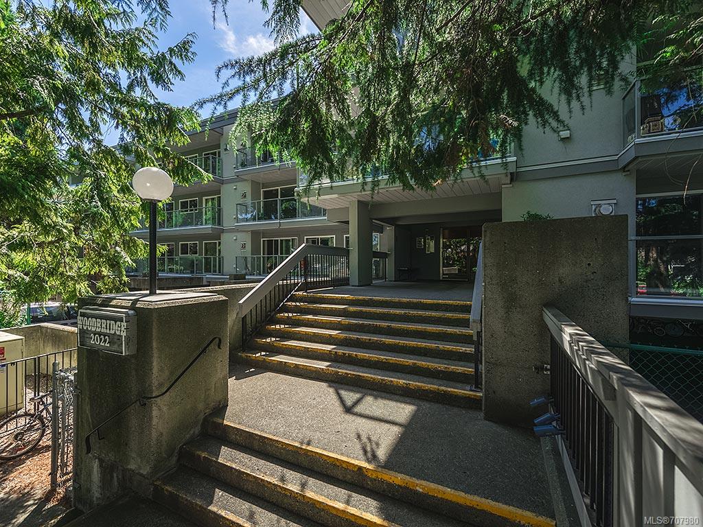 309-2022 Foul Bay Rd