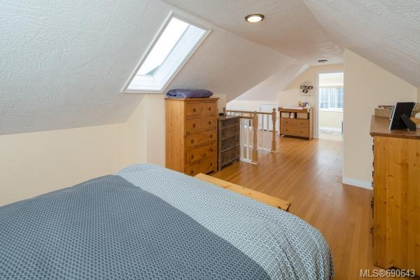 271 Cadillac Ave, Saanich