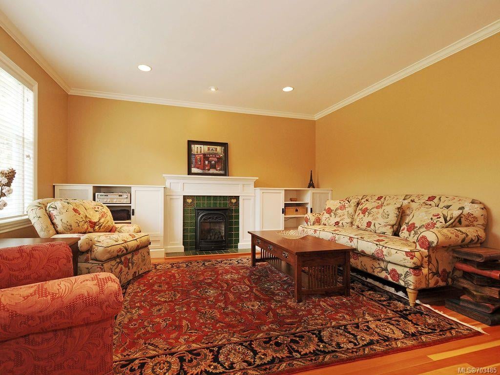 2423 Hamiota St