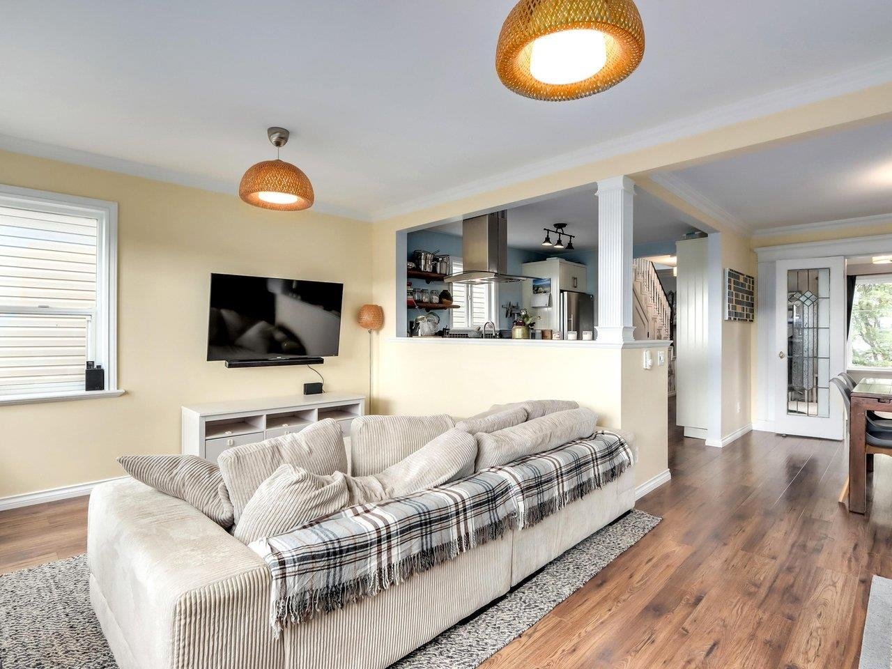 225 W 5th St