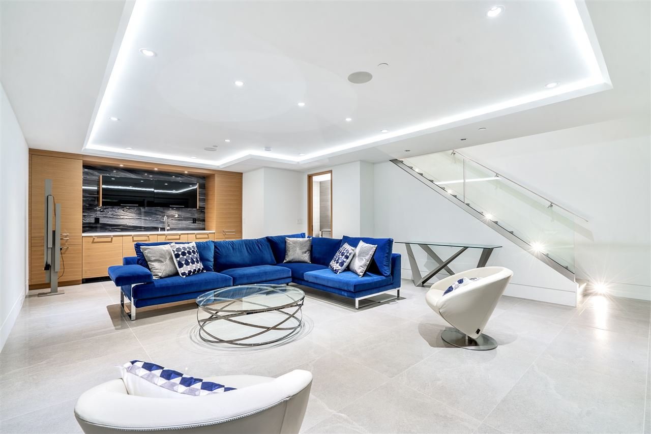 3906 Marine Dr