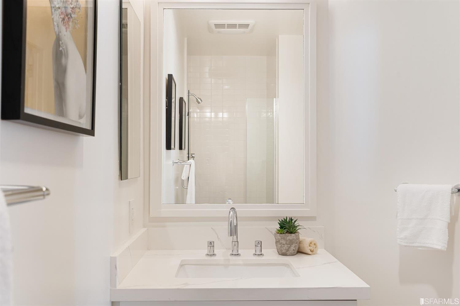 Renovated Park Terrace: 2 bedroom corner home with wrap-around balcony