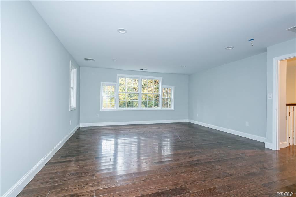 380 Woodbury Rd, Woodbury