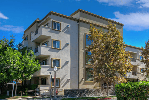 4394 Farmdale Avenue, Unit 102