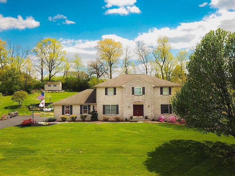 2240 Meadow Brook Dr