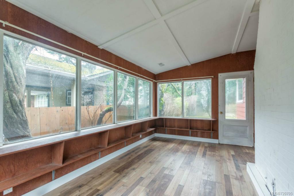 2675 Arbutus Rd