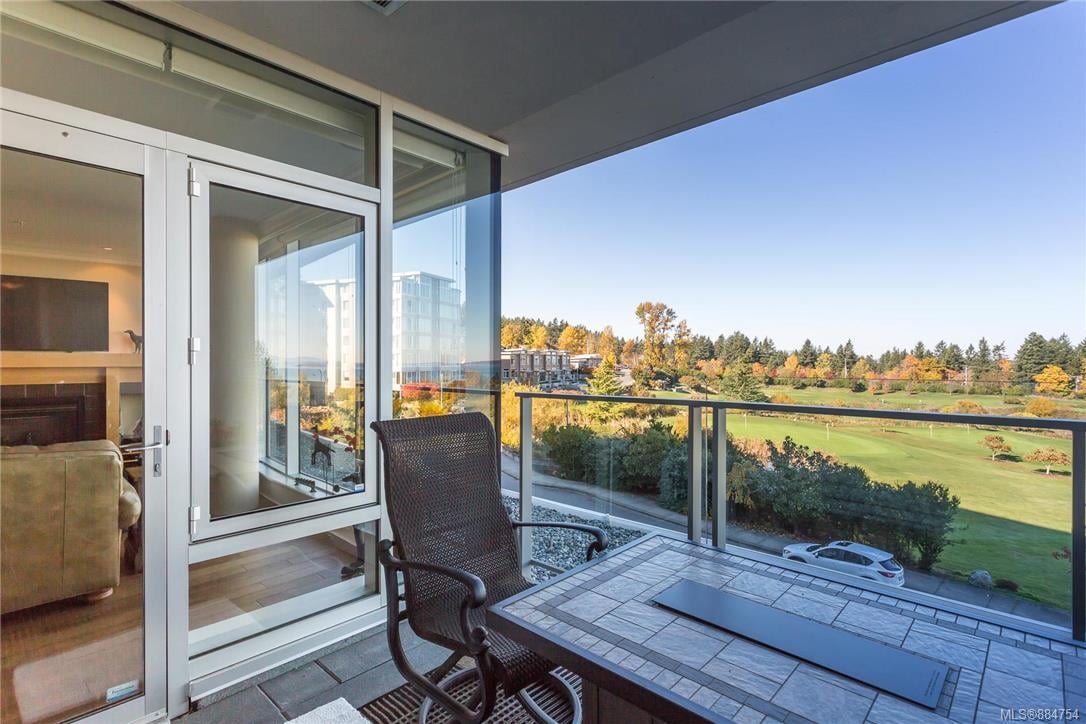 303-5332 Sayward Hill Cres