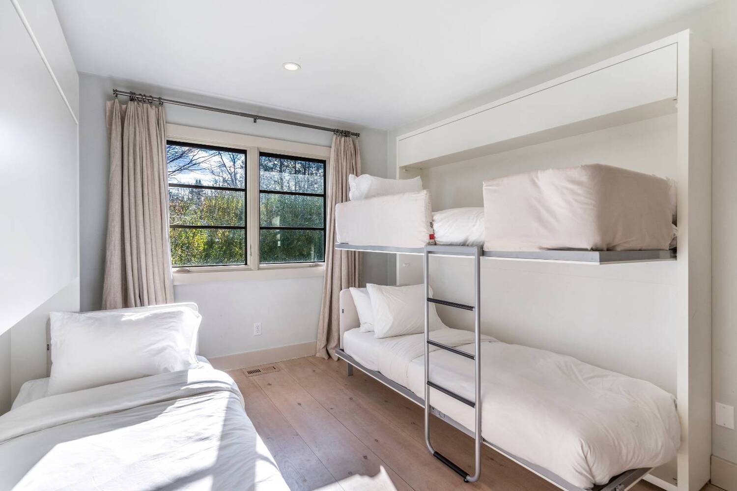 25 Sunset Dr