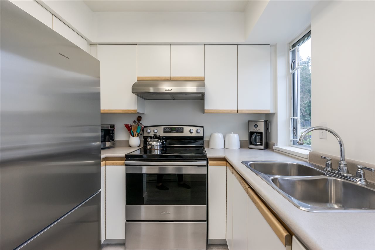 21-1215 Brunette Ave