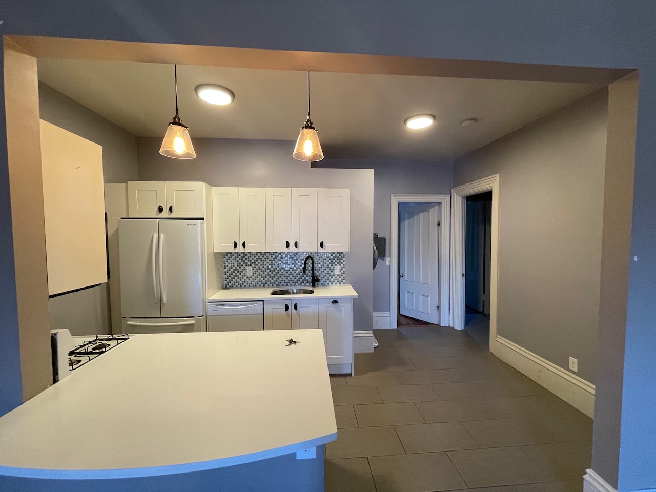 Spacious Mass Ave @ Tremont Street 2.5 Bed 1 Bath w. Laundry and Renovated Kitchen! JUNE! 