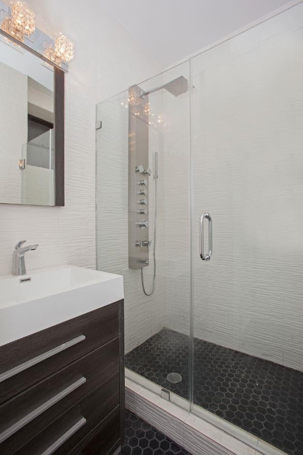 615.5 Hudson Street, Apt 8