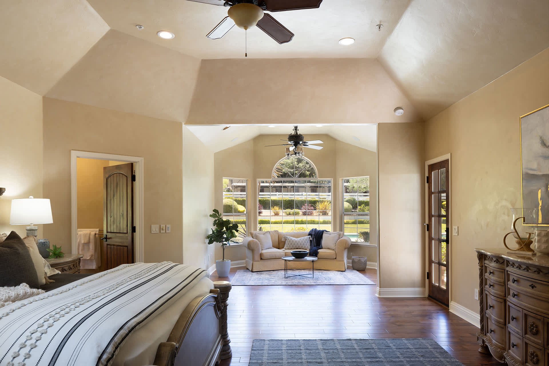 Stunning Equestrian Estate - 6 Sleepy Hollow Dr