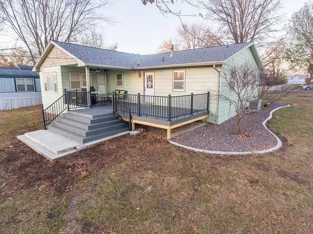 225 W Santa Fe Ave